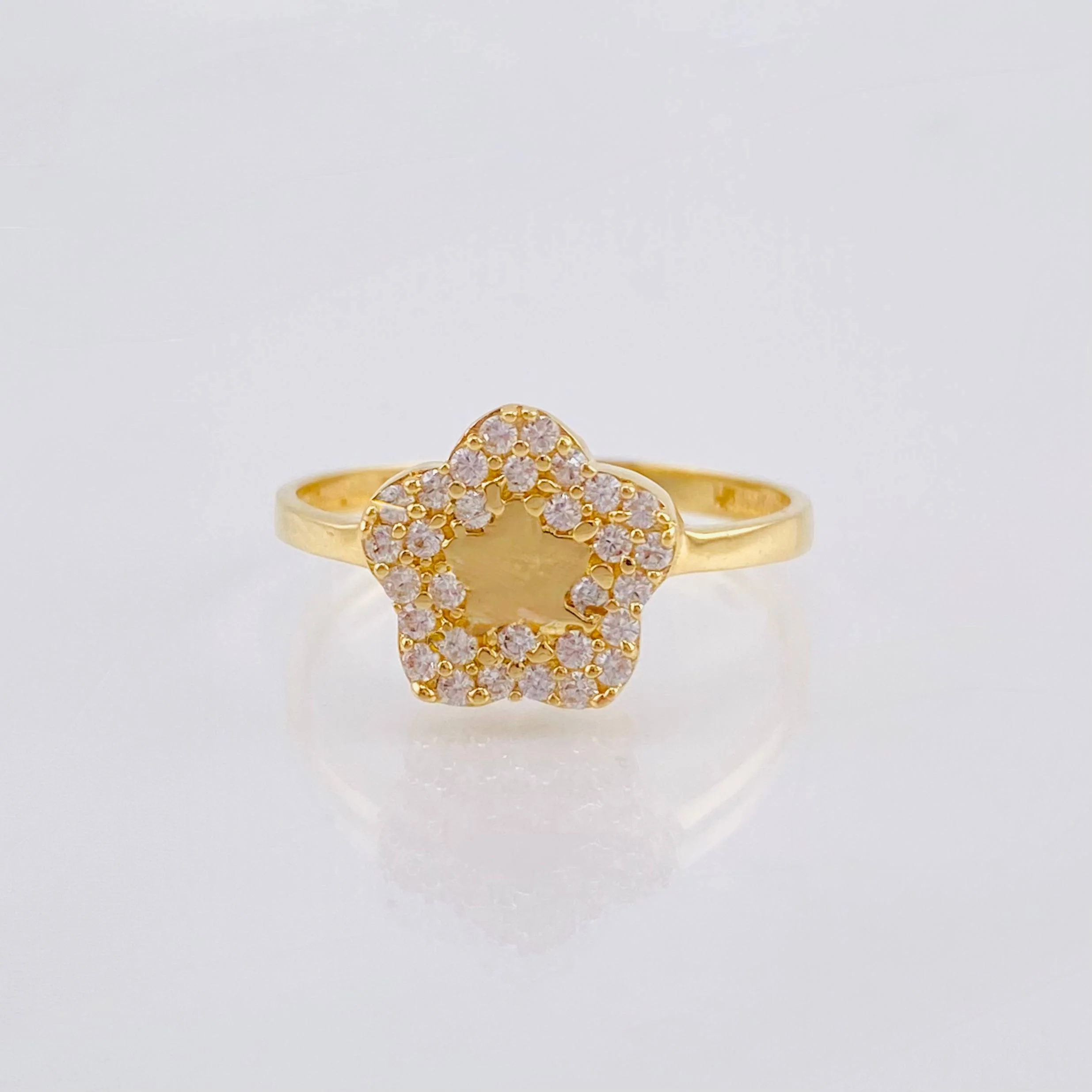 Anillo Estrella En Flor 1.95 g / T5 Oro Amarillo 18K