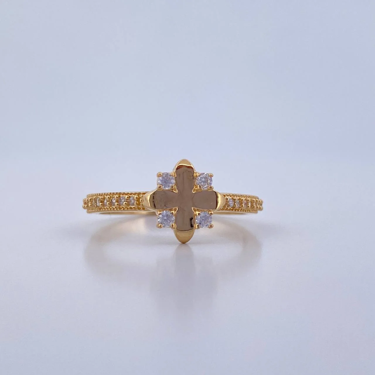 Anillo Flor 2.6gr / T7 1/4 / Circones Blancos Oro Amarillo 18K