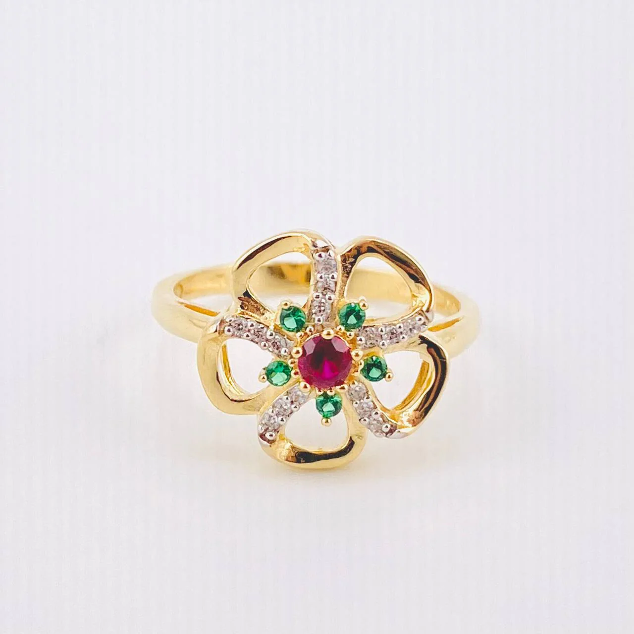 Anillo Flor 3.2gr / T7 1/4 / Oro Amarillo 18K