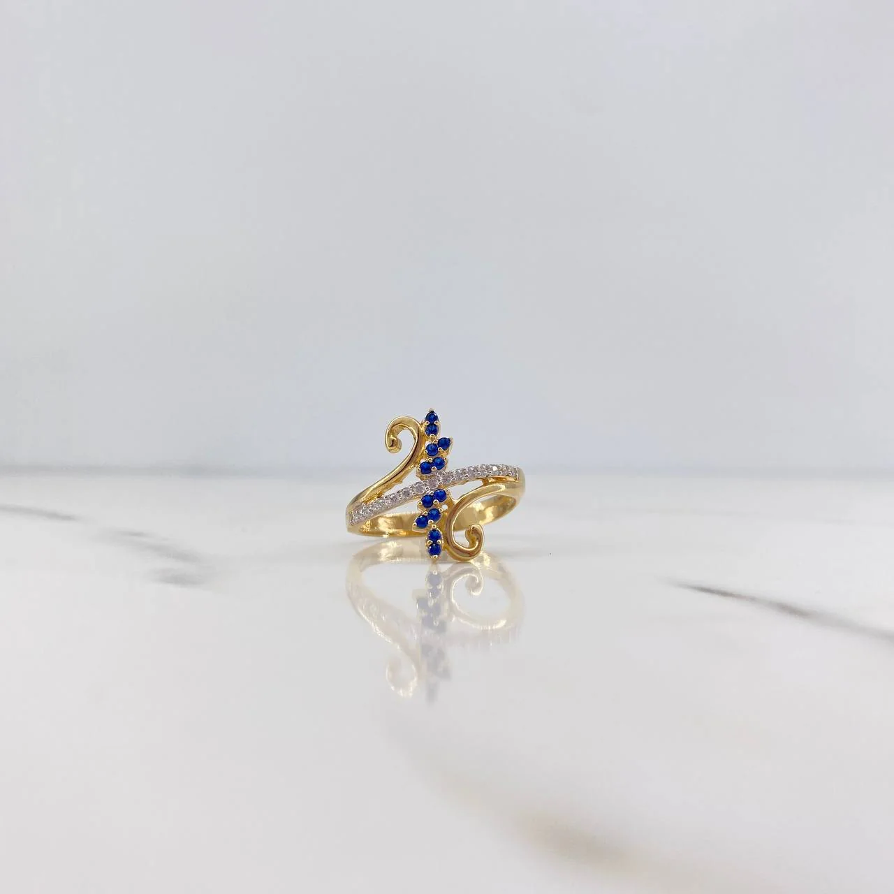 Anillo Ramas Elegante 2.9gr / T6 1/2 / Circones Azules Blancos Dos Oros Amarillo Blanco 18K