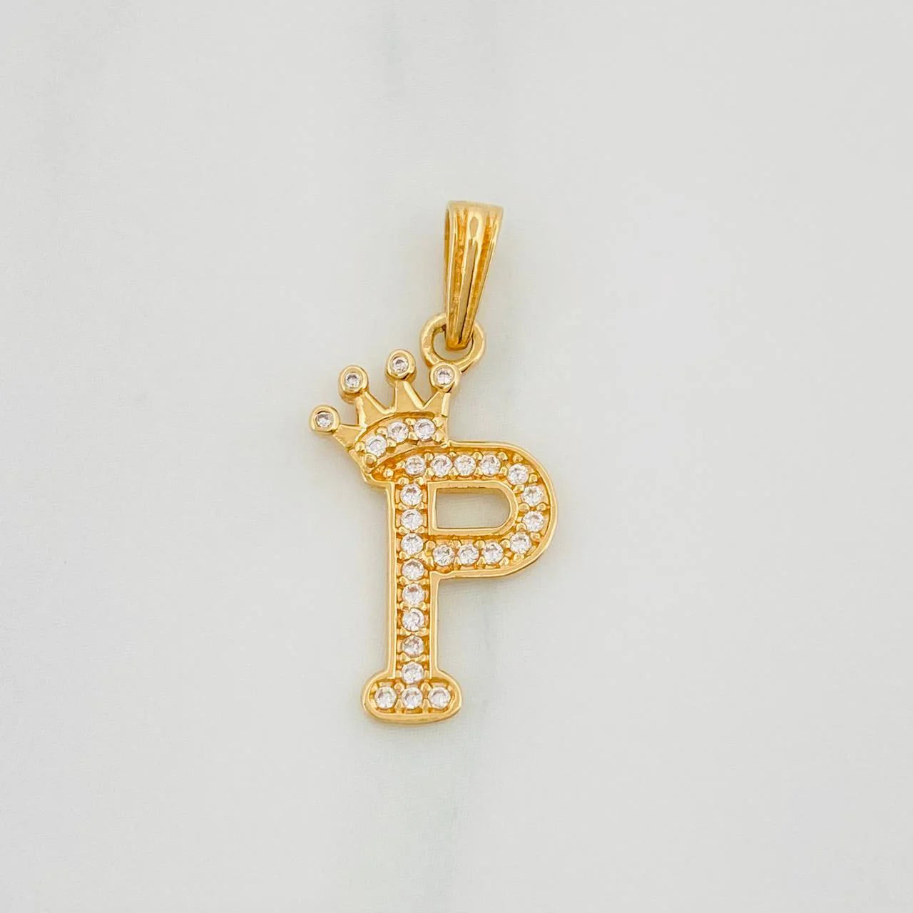 Dije Corona Letra P 1.2 g / 2.5 cm Oro Amarillo 18K