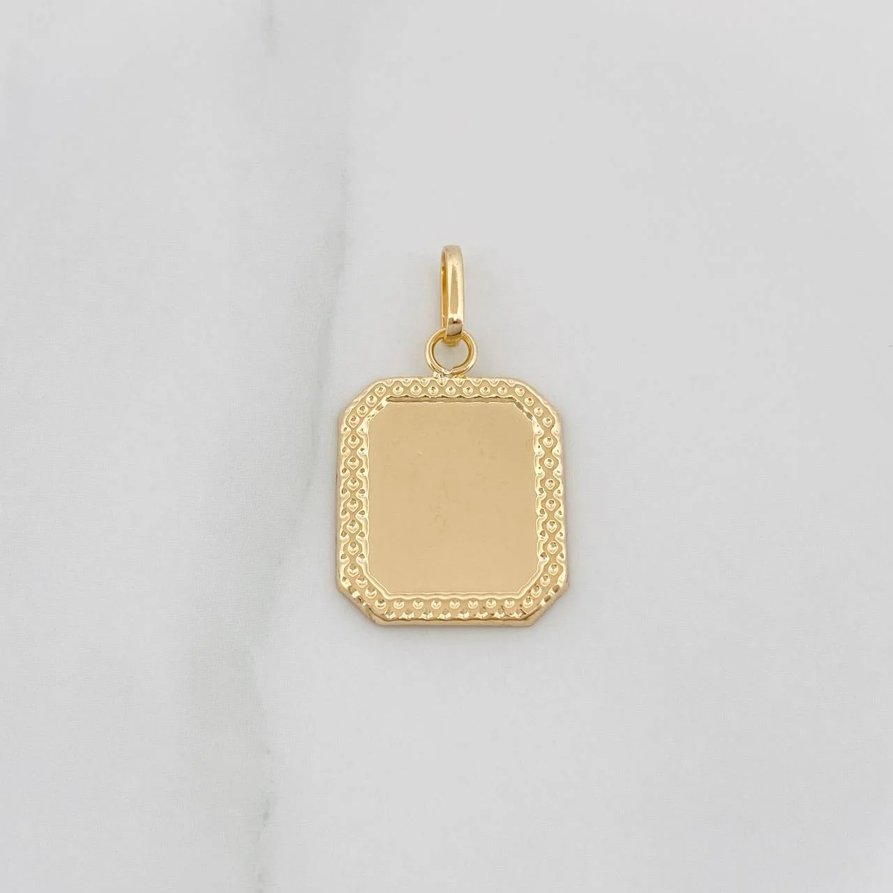 Dije Placa Bordeada 0.75 g / 2.3 cm Oro Amarillo 18K