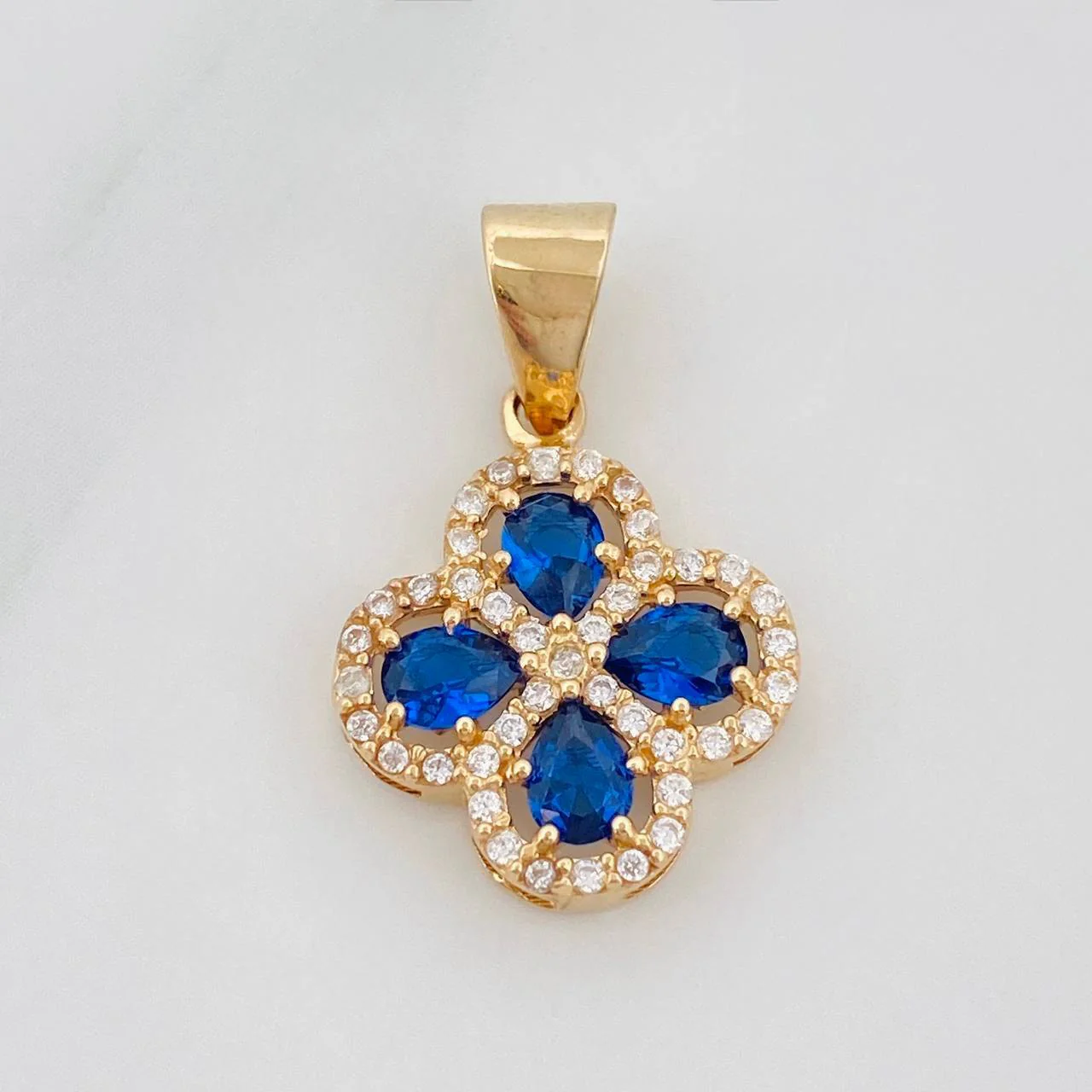 Dije Trebol 1.8 g / 2.3 cm Oro Amarillo 18K