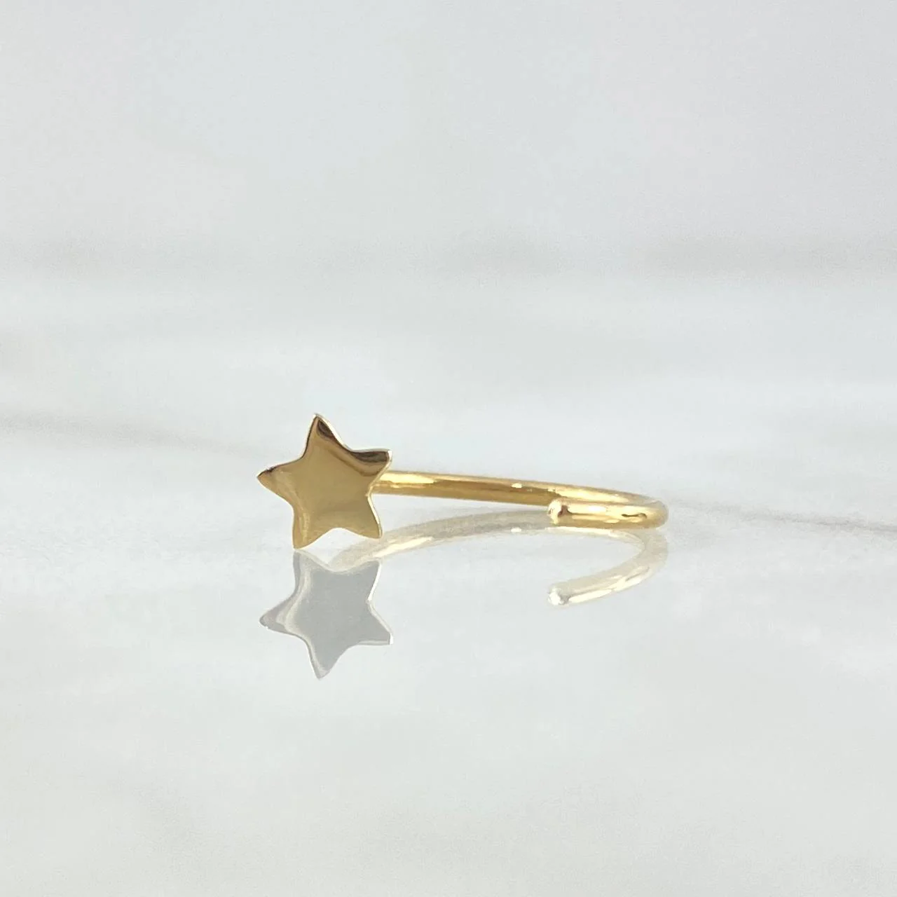 Piercing Media Curva Estrella 0.35gr / 1.2cm / Oro Amarillo 18K (Joya) Piercing Media Curva Estrella 0.35gr / 1.2cm / Oro Amarillo 18K (Joya)